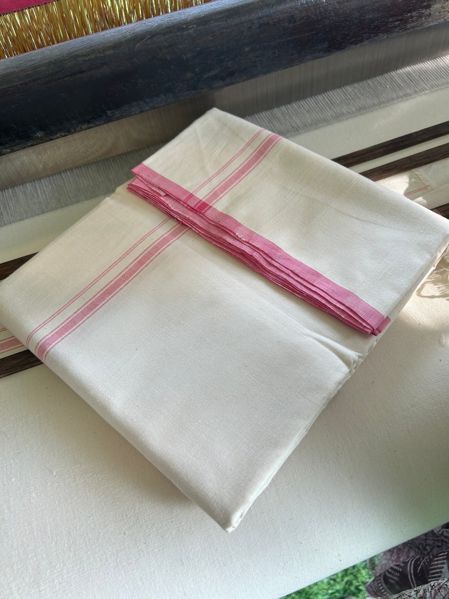 30% Discount!! SIGNATURE KAITHARIKADA EXCLUSIVE SINGLE DHOTI - 100% Cotton Balaramapuram HANDLOOM Single Mundu/Dhoti - Off White - (Unbleached) 0.75inch Pink Striped Kara (2 metre / 4 muzham) - 1KK5026KAI