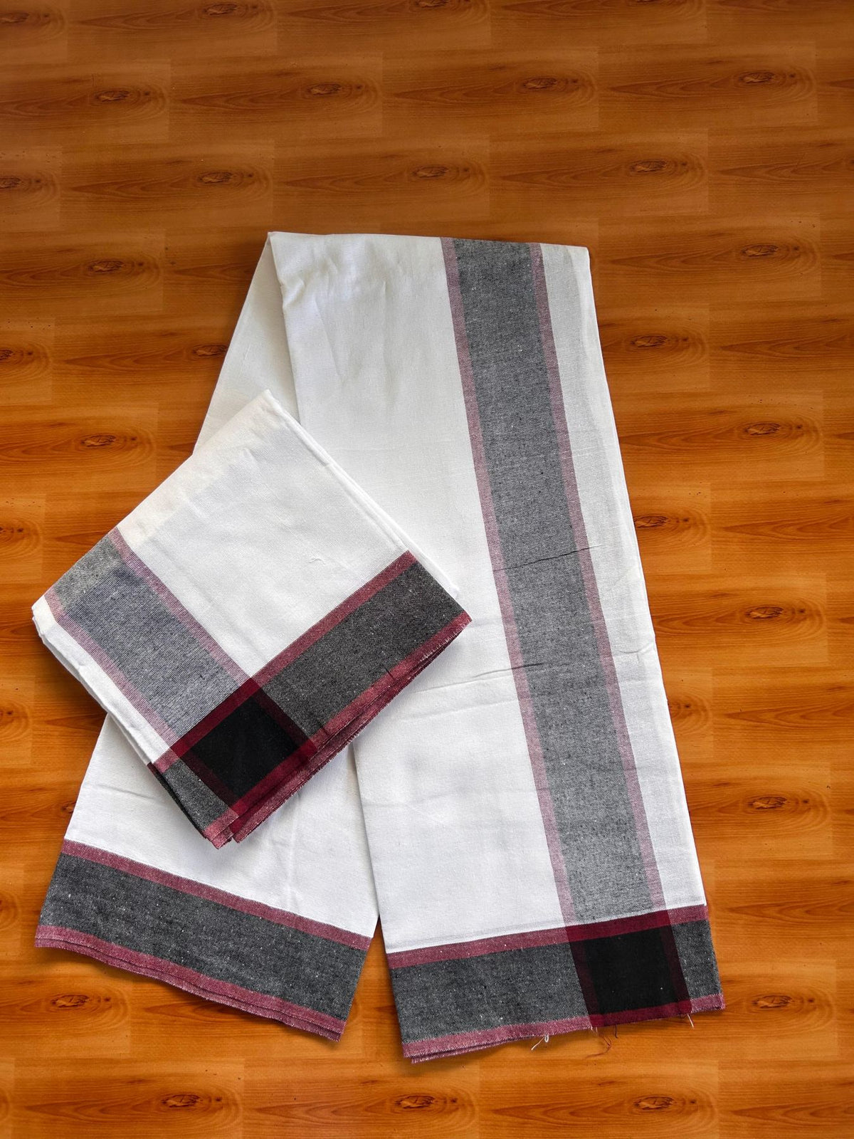 Kaitharikada Mixed cotton - Soft & Thick material - 2/40s thread - Single Lungi / Kaily & Neriyath set - 3 inch Black & Maroon kara With White Colour Body (2 meter / 4 muzham) - 2 KK8092 SAT