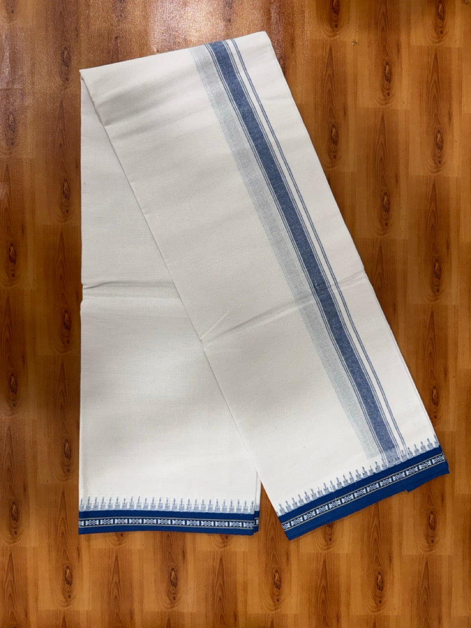 Kathar Type Single Mundu White 20S Pure Cotton Kaitharikada Special - Kaily / Lungi - 1.5 inch Blue Striped kara Kuppadam Border (2 meter / 4 muzham) - 5 KK5482 KUT