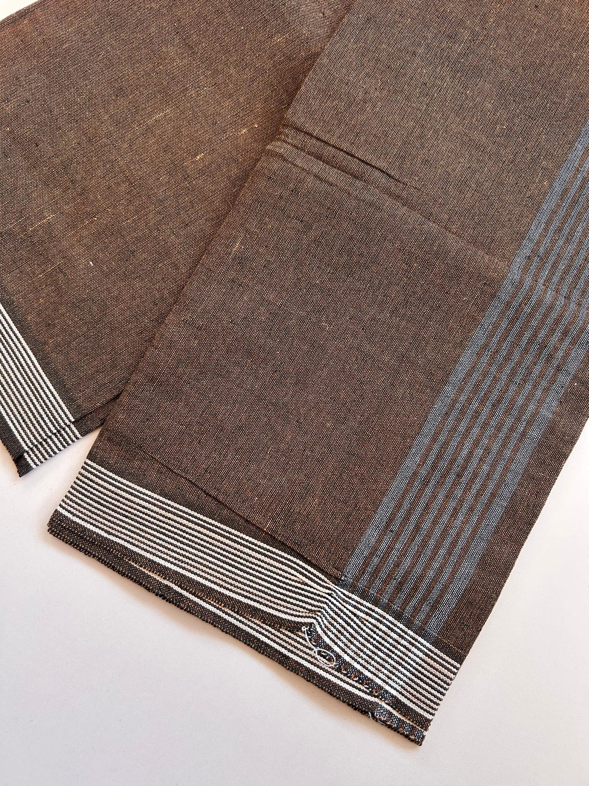 Kaitharikada - Single Kaily / Lungi - Mixed Cotton - (2/40s) twisted - 2.25 inch White Striped kara with Light Brown & Black Shaded colour body (2 meter / 4 muzham) - 25 KK8089 SAT