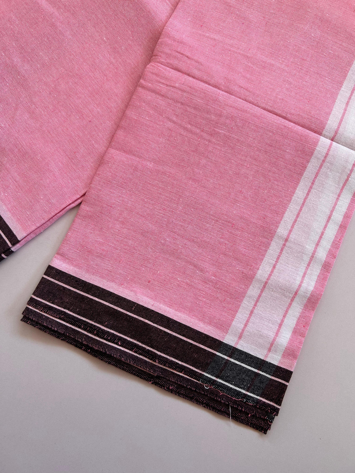 Kaitharikada - Single Kaily / Lungi - Mixed Cotton - (2/40s) twisted - 2 inch White Shaded kara with Baby Pink & White Shaded colour body (2 meter / 4 muzham) - 30 KK8089 SAT