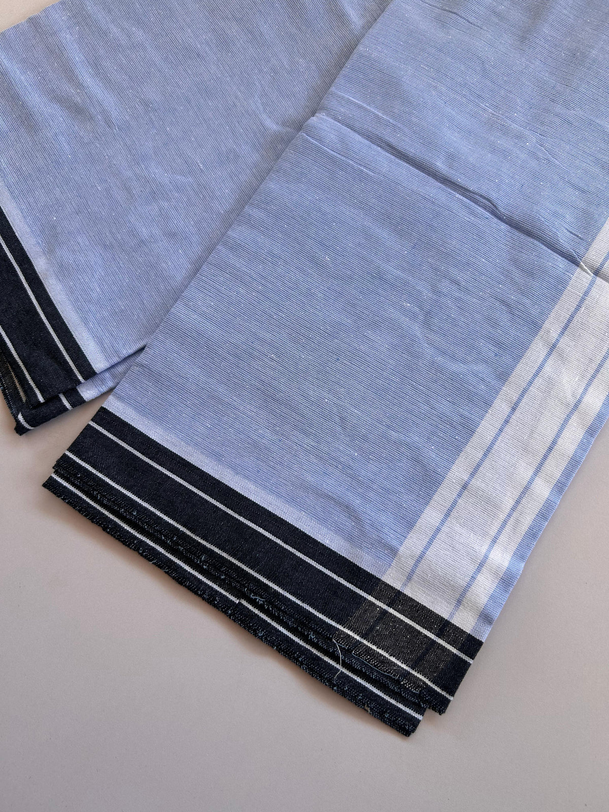 Kaitharikada - Single Kaily / Lungi - Mixed Cotton - (2/40s) twisted - 2 inch White Shaded kara with Light Blue & White Shaded colour body (2 meter / 4 muzham) - 48 KK8089 SAT