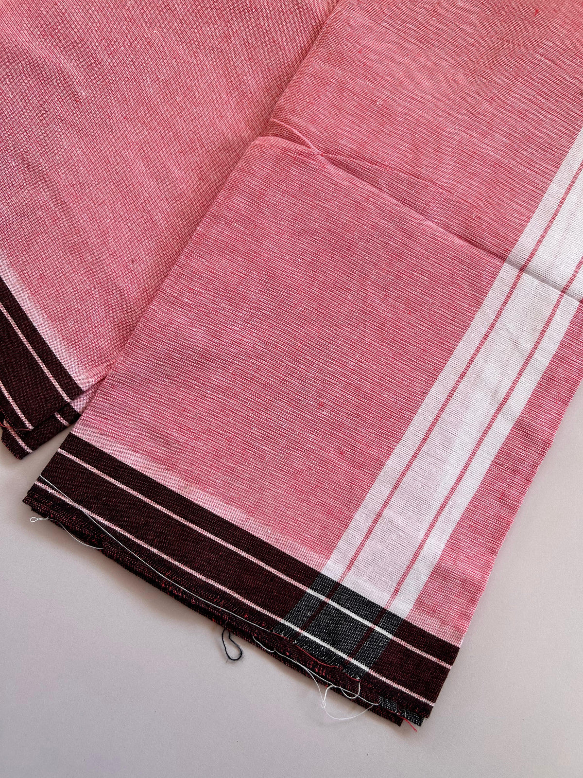 Kaitharikada - Single Kaily / Lungi - Mixed Cotton - (2/40s) twisted - 2 inch White Shaded kara with Dark Pink & White Shaded colour body (2 meter / 4 muzham) - 52 KK8089 SAT