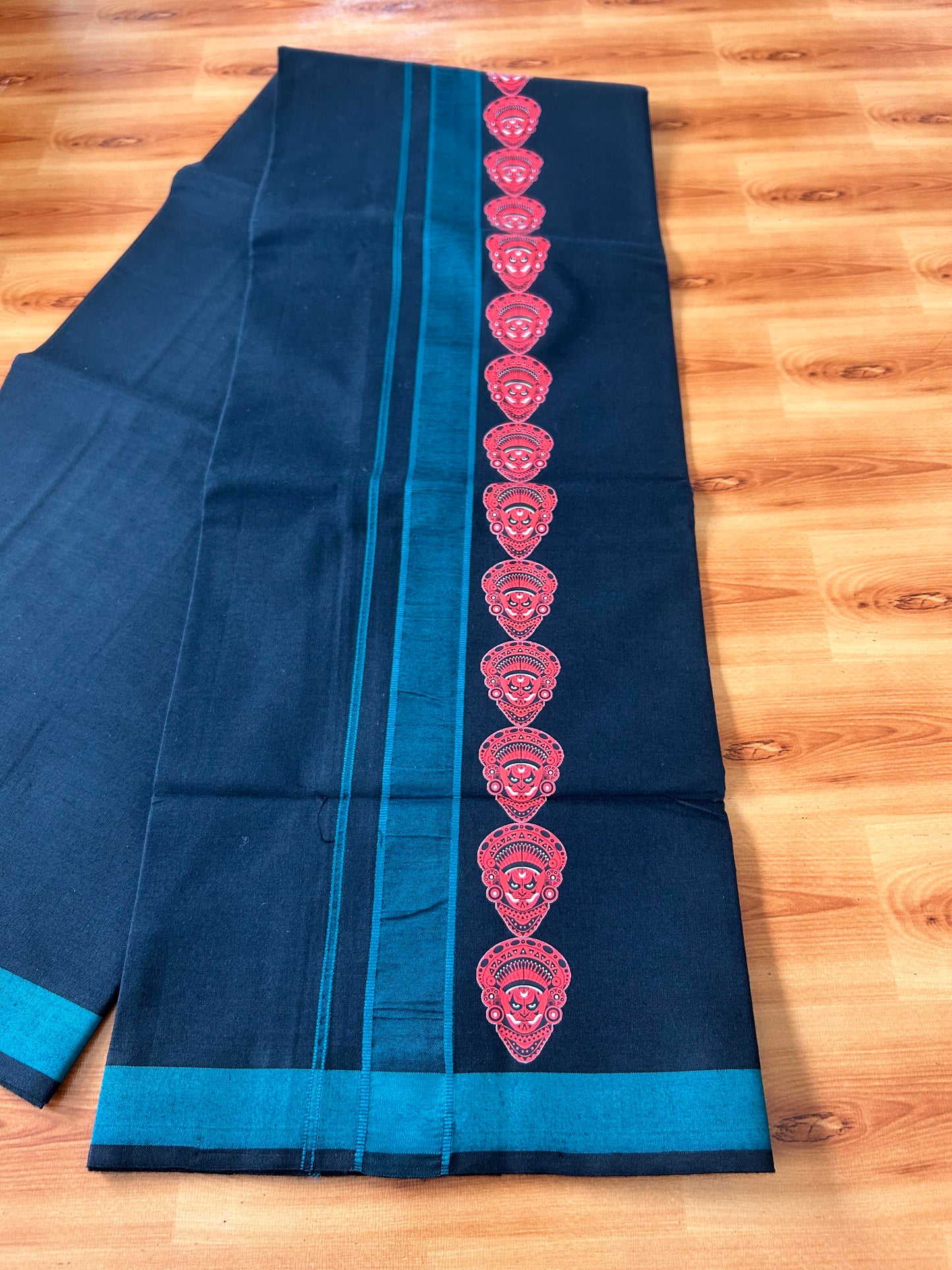 Single Kaily / Lungi- 20% Discount !! Kaitharikada - Pure Cotton - (40s) - 1.25 inch Peacock Green Shaded Theyyam Printed Design Kara with Black colour Body (2 meter / 4 muzham) -1 KK8059 GAN