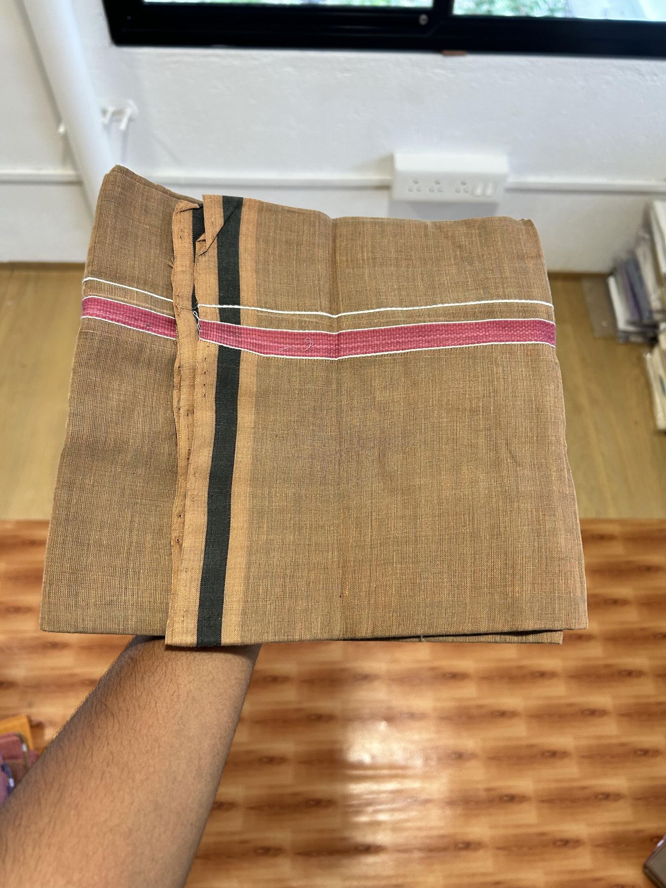Kerala Handloom Single Kaily/Lungi - KaithariKada 100% Pure Cotton - 40s - 0.5 cm White & Onion Pink Kara With Sage Green , Dark Kavi colour Body - (2 meter / 4 muzham) - 11 KK8065 ELA