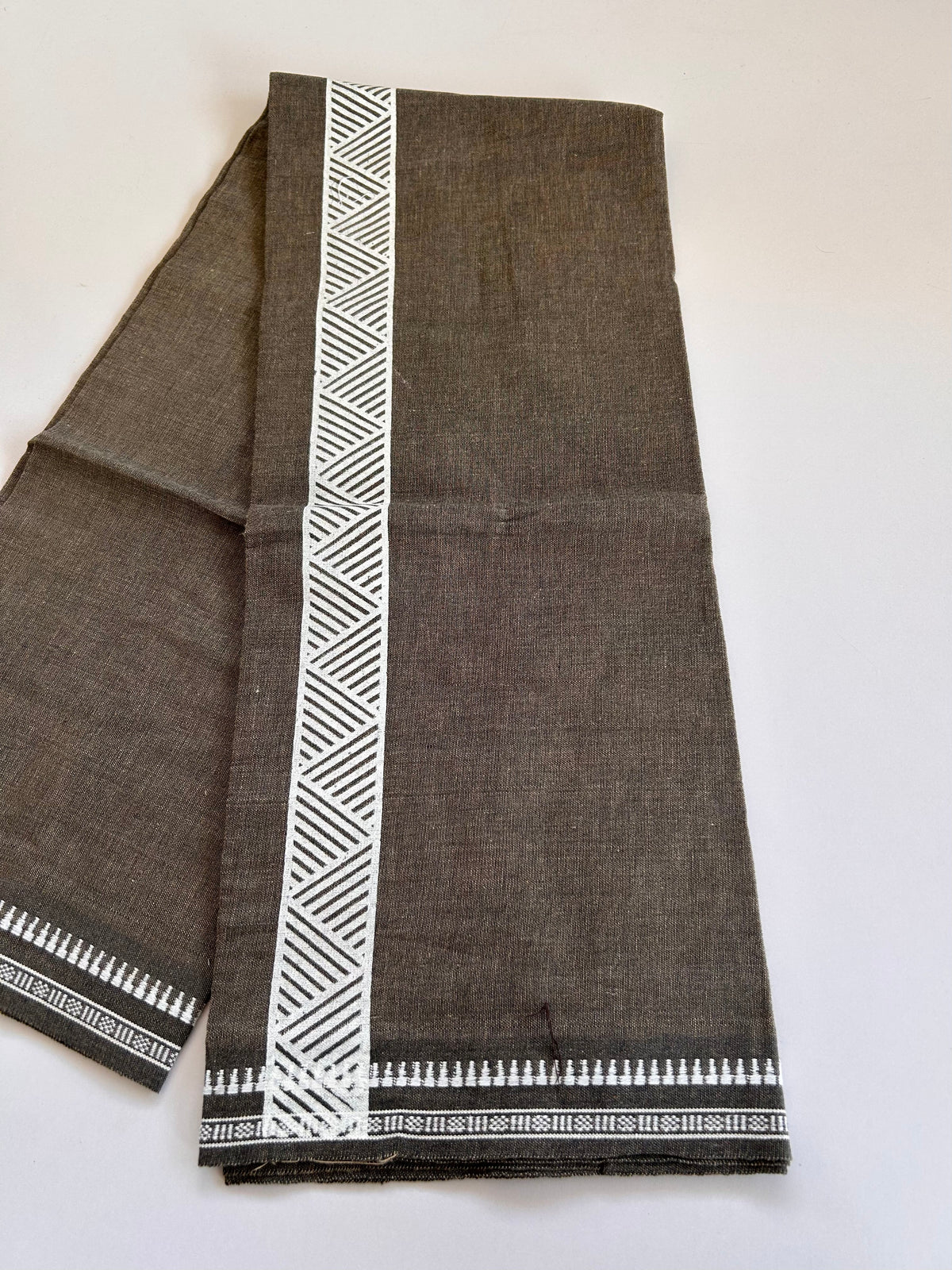 Single Kaily / Lungi - Kaitharikada - Mixed Cotton - 2/40s twisted - 2 inch White Printed Design Kuppadam Kara Beige & Black Colour Body (2 meter / 4 muzham) - 47 KK8089 SAT