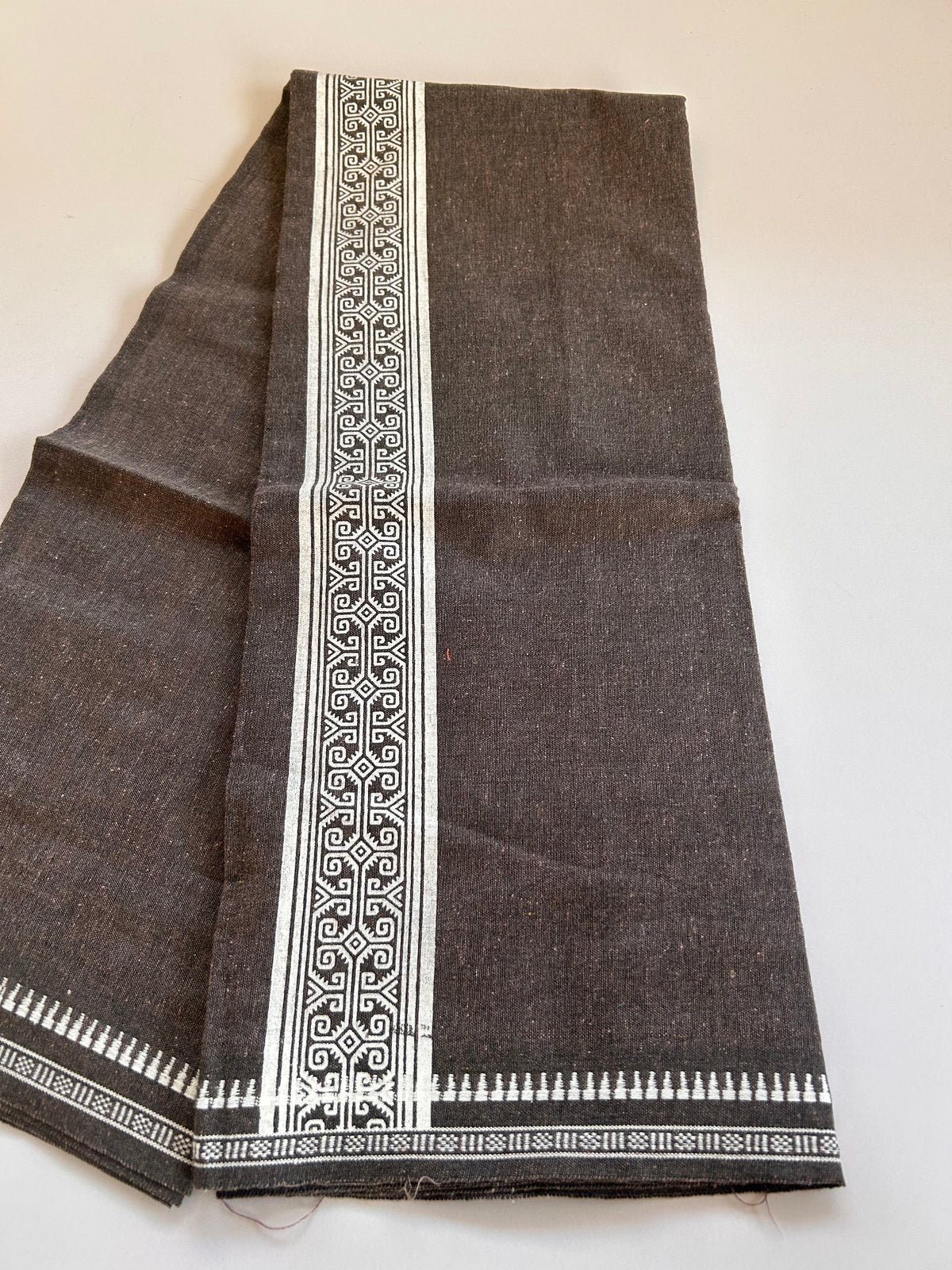 Single Kaily / Lungi - Kaitharikada - Mixed Cotton - 2/40s twisted - 2 inch White Printed Design Kuppadam Kara Purplish Brown & Black Colour Body (2 meter / 4 muzham) - 52 KK8090 SAT