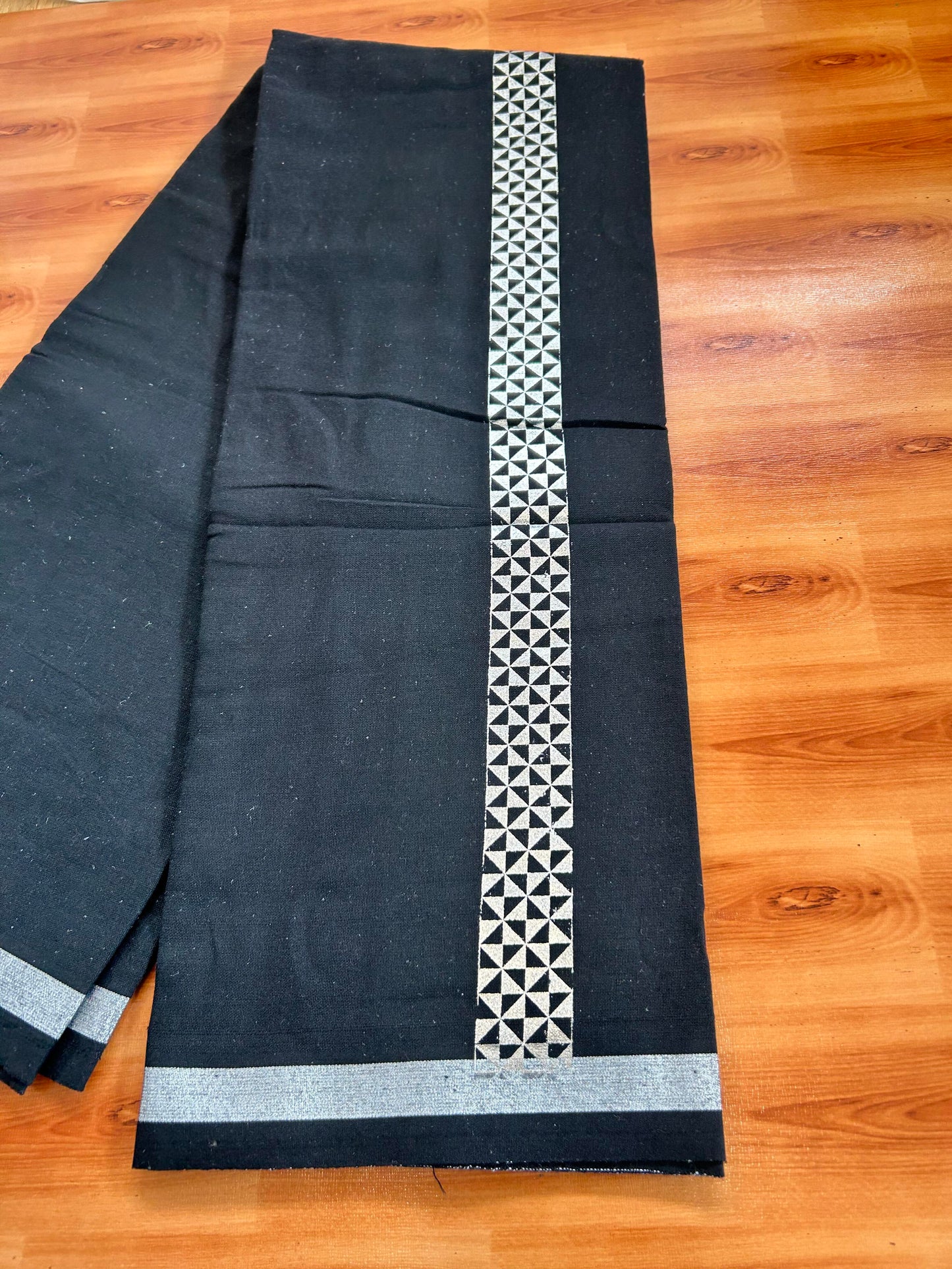 Kaitharikada - Single Kaily / Lungi - Mixed Cotton - 40s twisted - 1.5 inch Silver Kasav Printed Design Kara with Black colour body (2 meter / 4 muzham) - 30 KK8058 GAN