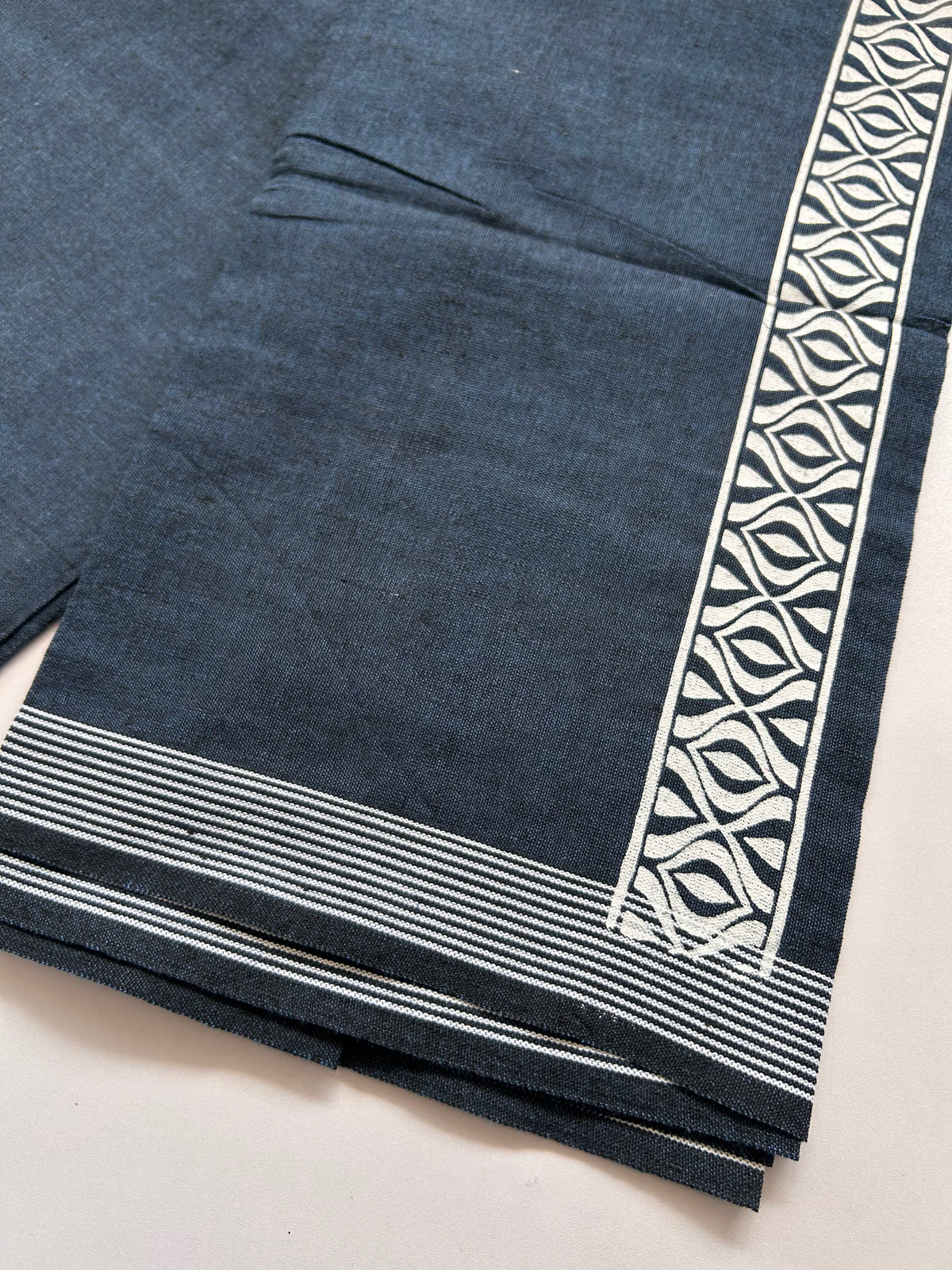 Single Kaily / Lungi - Kaitharikada - Mixed Cotton - 2/40s twisted - 2 inch White Printed Design Kara Blue & Black Colour Body (2 meter / 4 muzham) - 84 KK8090 SAT