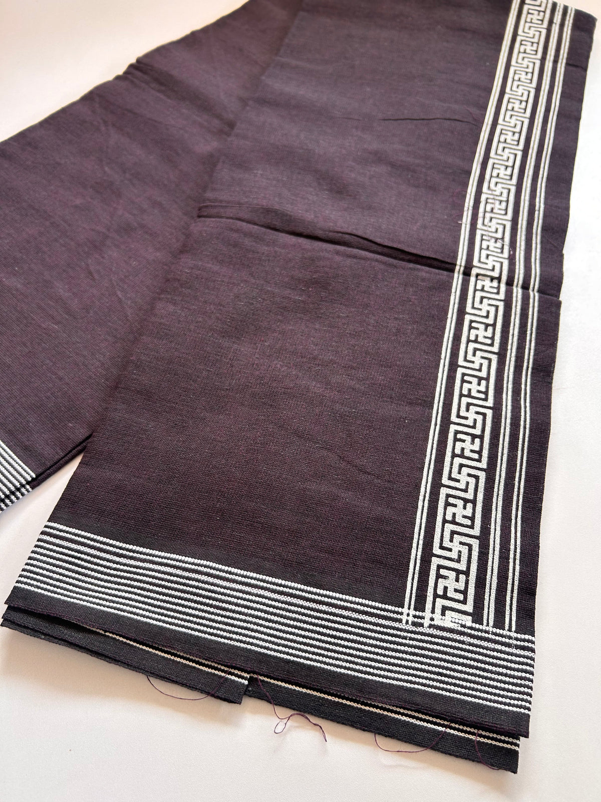 Single Kaily / Lungi - Kaitharikada - Mixed Cotton - 2/40s twisted - 2 inch White Printed Design Kara Burgundy & Ash Black Colour Body (2 meter / 4 muzham) - 77 KK8090 SAT