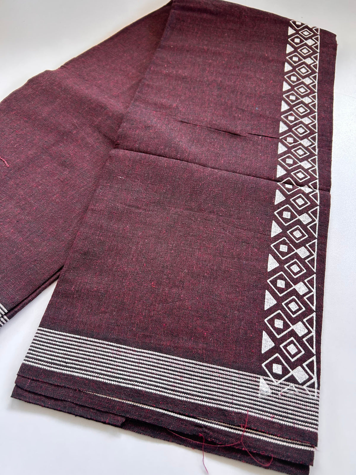 Single Kaily / Lungi - Kaitharikada - Mixed Cotton - 2/40s twisted - 2 inch White Printed Design Kara Wine Purple & Ash Black Colour Body (2 meter / 4 muzham) - 74 KK8090 SAT