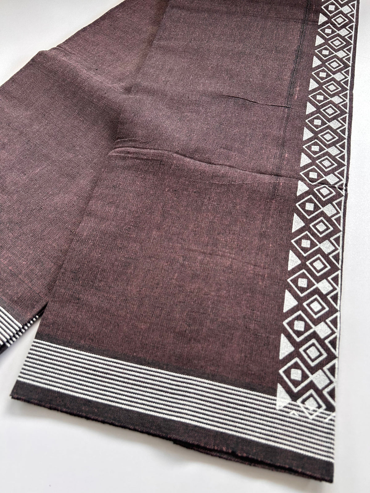 Single Kaily / Lungi - Kaitharikada - Mixed Cotton - 2/40s twisted - 2 inch White Printed Design Kara Dusty Rose & Ash Black Colour Body (2 meter / 4 muzham) - 73 KK8090 SAT