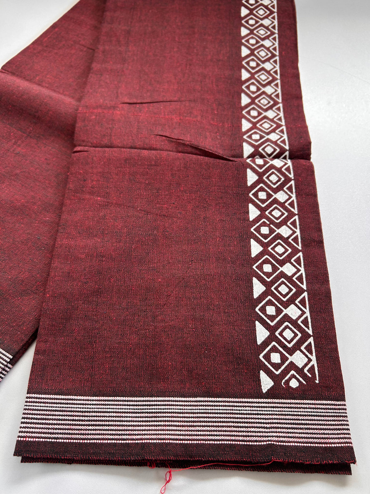 Single Kaily / Lungi - Kaitharikada - Mixed Cotton - 2/40s twisted - 2 inch White Printed Design Kara Maroon & Black Colour Body (2 meter / 4 muzham) - 72 KK8090 SAT
