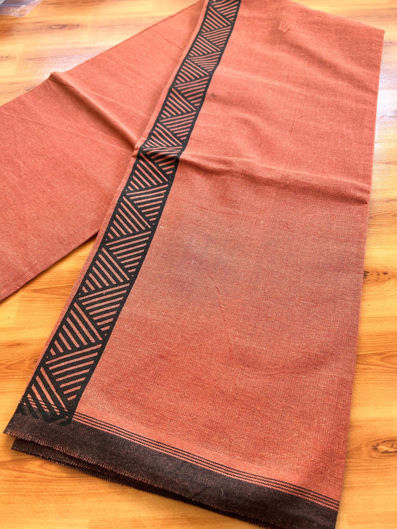 Single Kaily / Lungi - Kaitharikada - Mixed Cotton - 40s twisted - 1.75 inch Black Printed Design Stripes Kara With Kavi Colour Body (2 meter / 4 muzham) - 35 KK8075 SAT