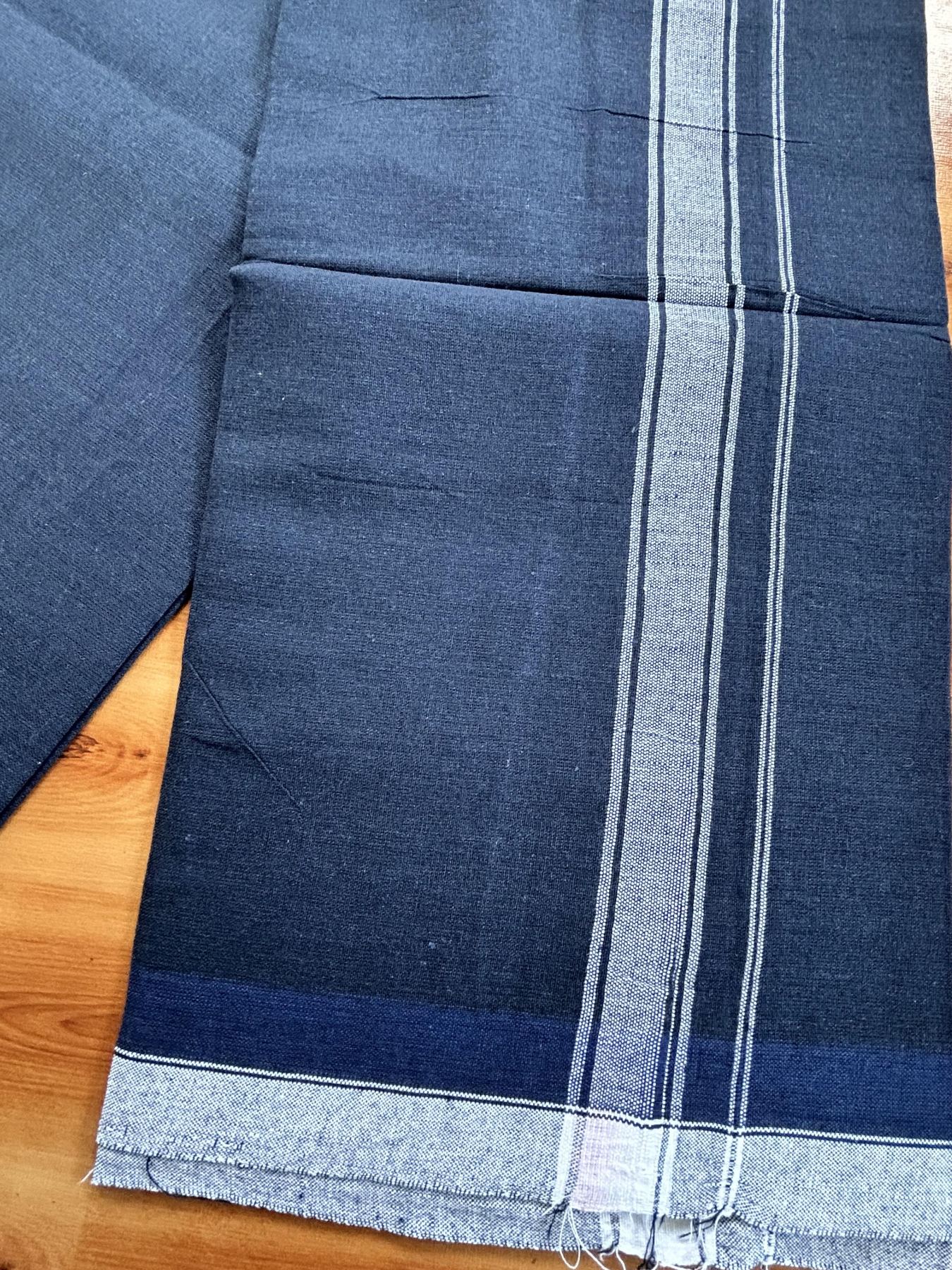 Single Kaily / Lungi- Kaitharikada - Pure Cotton - (2/40s) - 1.25 Inch White Shaded Kara With Navy Blue colour body (2 meter / 4 muzham) - 1 KK8066 MUT