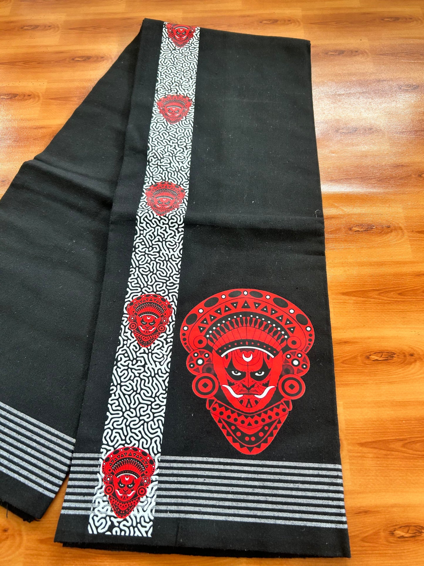 Kaitharikada - Single Kaily / Lungi - Mixed Cotton - 40s twisted - 2 inch Red & White Theyyam Printed Design Kara with Black colour body (2 meter / 4 muzham) - 8 KK8060 GAN