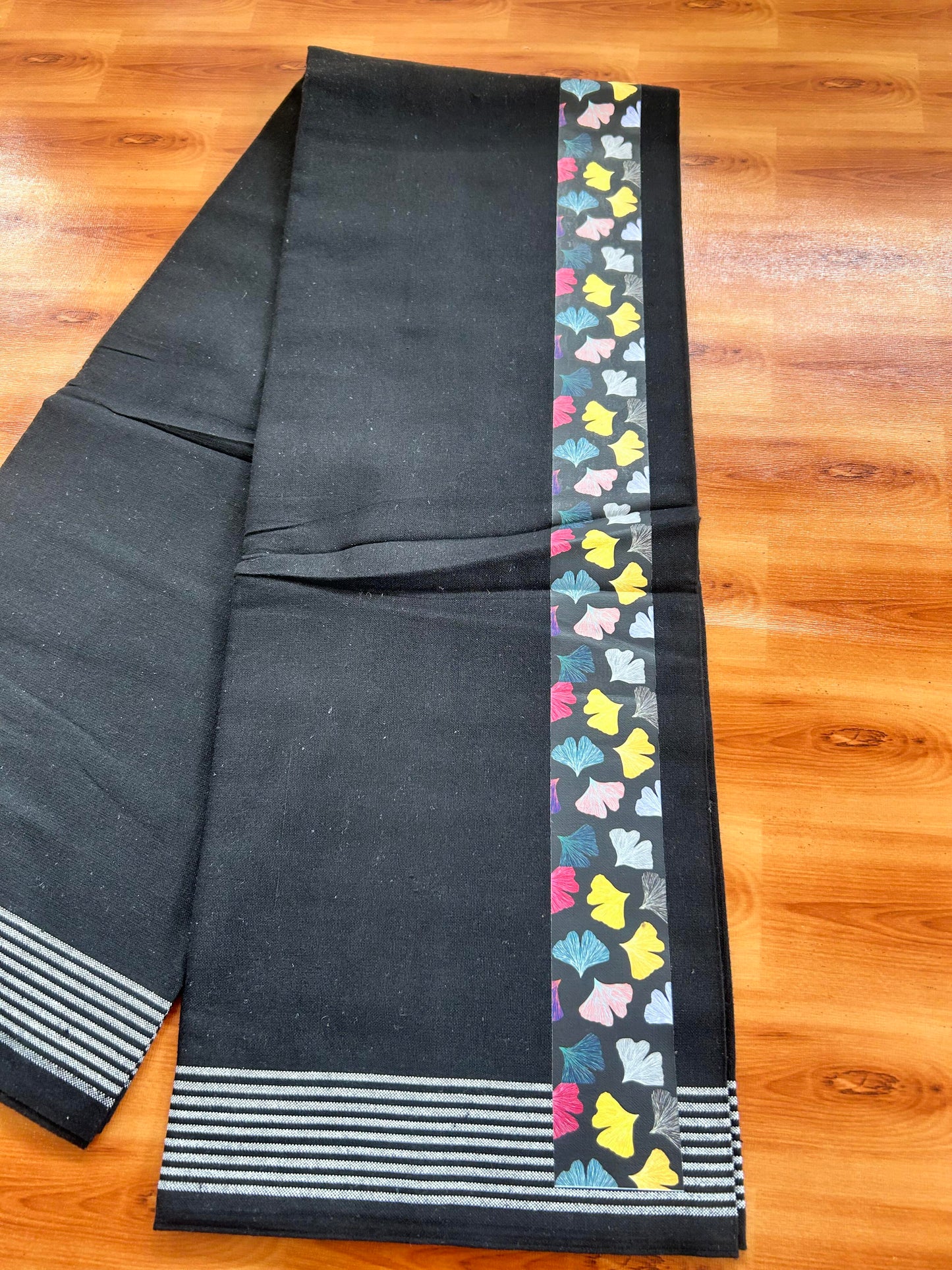 Kaitharikada - Single Kaily / Lungi - Mixed Cotton - 40s twisted - 2 inch Multi Colour Printed Design Kara with Black colour body (2 meter / 4 muzham) - 1 KK8060 GAN