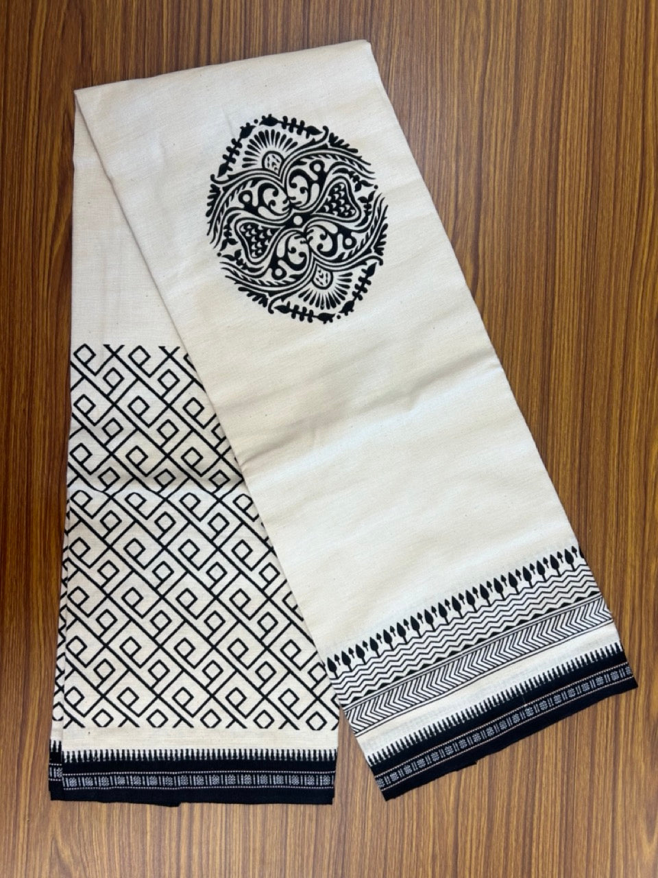 9% Discount !! Kaitharikada Pure Cotton Single OFF WHITE - (Unbleached) Kaily / Lungi - 1.75 inch Black Printed Kuppadam Border with OFF WHITE colour body (2 meter / 4 muzham)- 1KK8022 AS
