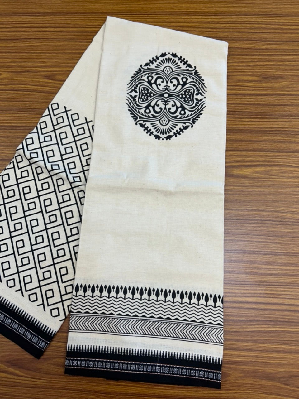 9% Discount !! Kaitharikada Pure Cotton Single OFF WHITE - (Unbleached) Kaily / Lungi - 1.75 inch Black Printed Kuppadam Border with OFF WHITE colour body (2 meter / 4 muzham)- 1KK8022 AS