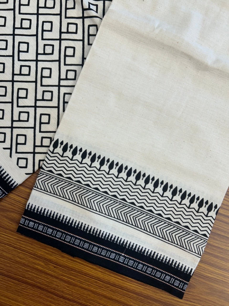 9% Discount !! Kaitharikada Pure Cotton Single OFF WHITE - (Unbleached) Kaily / Lungi - 1.75 inch Black Printed Kuppadam Border with OFF WHITE colour body (2 meter / 4 muzham)- 1KK8022 AS