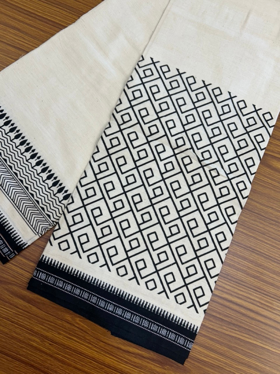 9% Discount !! Kaitharikada Pure Cotton Single OFF WHITE - (Unbleached) Kaily / Lungi - 1.75 inch Black Printed Kuppadam Border with OFF WHITE colour body (2 meter / 4 muzham)- 1KK8022 AS