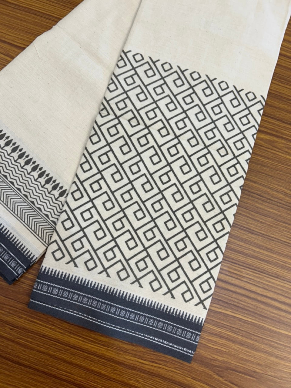 9% Discount !! Kaitharikada Pure Cotton Single OFF WHITE - (Unbleached) Kaily / Lungi - 1.75 inch GREY Printed Kuppadam Border with OFF WHITE colour body (2 meter / 4 muzham)- 2KK8022 AS