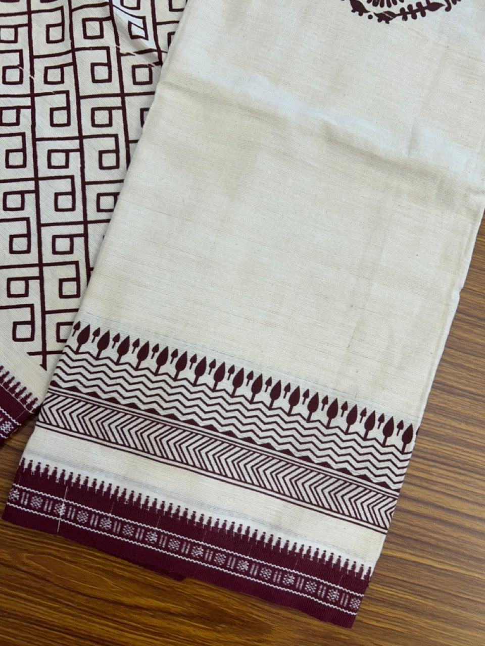 9% Discount !! Kaitharikada Pure Cotton Single OFF WHITE - (Unbleached) Kaily / Lungi - 1.75 inch Maroon Printed Kuppadam Border with OFF WHITE colour body (2 meter / 4 muzham)- 3KK8022 AS