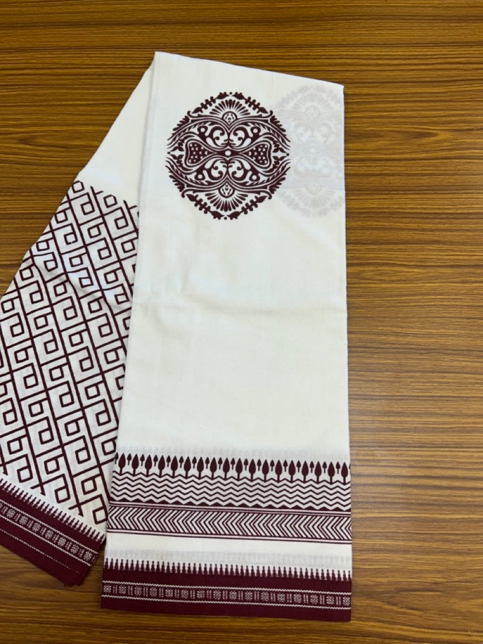7% Discount!!! Kaitharikada Pure Cotton - Single Kaily / Lungi -1.75 inch Maroon Printed Kuppadam Border with White colour body (2 meter / 4 muzham) - 7KK8022 AS