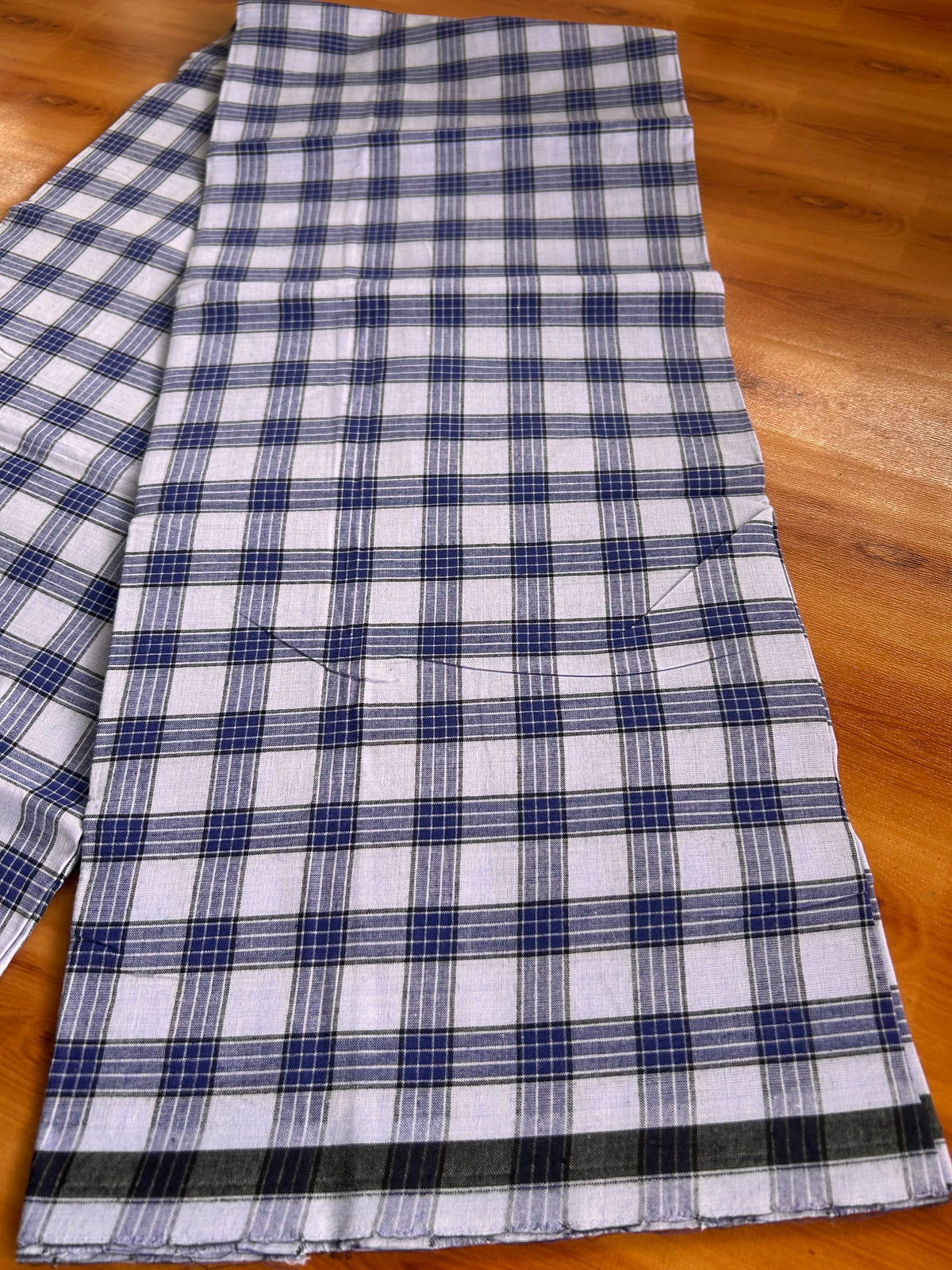 Premium Kathar Type Mund Pure cotton 40s - Kaitharikada Pulimood - Single Kaily / Lungi - 1 inch Black & White Border with White & Blue Check body (2 meter / 4 muzham) - 4 KK8090 MUT