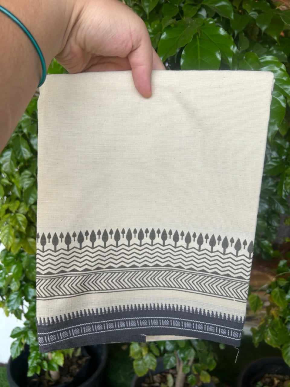 9% Discount !! Kaitharikada Pure Cotton Single OFF WHITE - (Unbleached) Kaily / Lungi - 1.75 inch GREY Printed Kuppadam Border with OFF WHITE colour body (2 meter / 4 muzham)- 2KK8022 AS