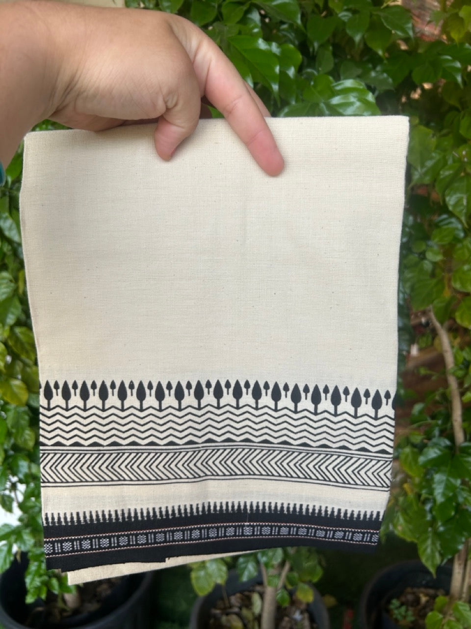 9% Discount !! Kaitharikada Pure Cotton Single OFF WHITE - (Unbleached) Kaily / Lungi - 1.75 inch Black Printed Kuppadam Border with OFF WHITE colour body (2 meter / 4 muzham)- 1KK8022 AS
