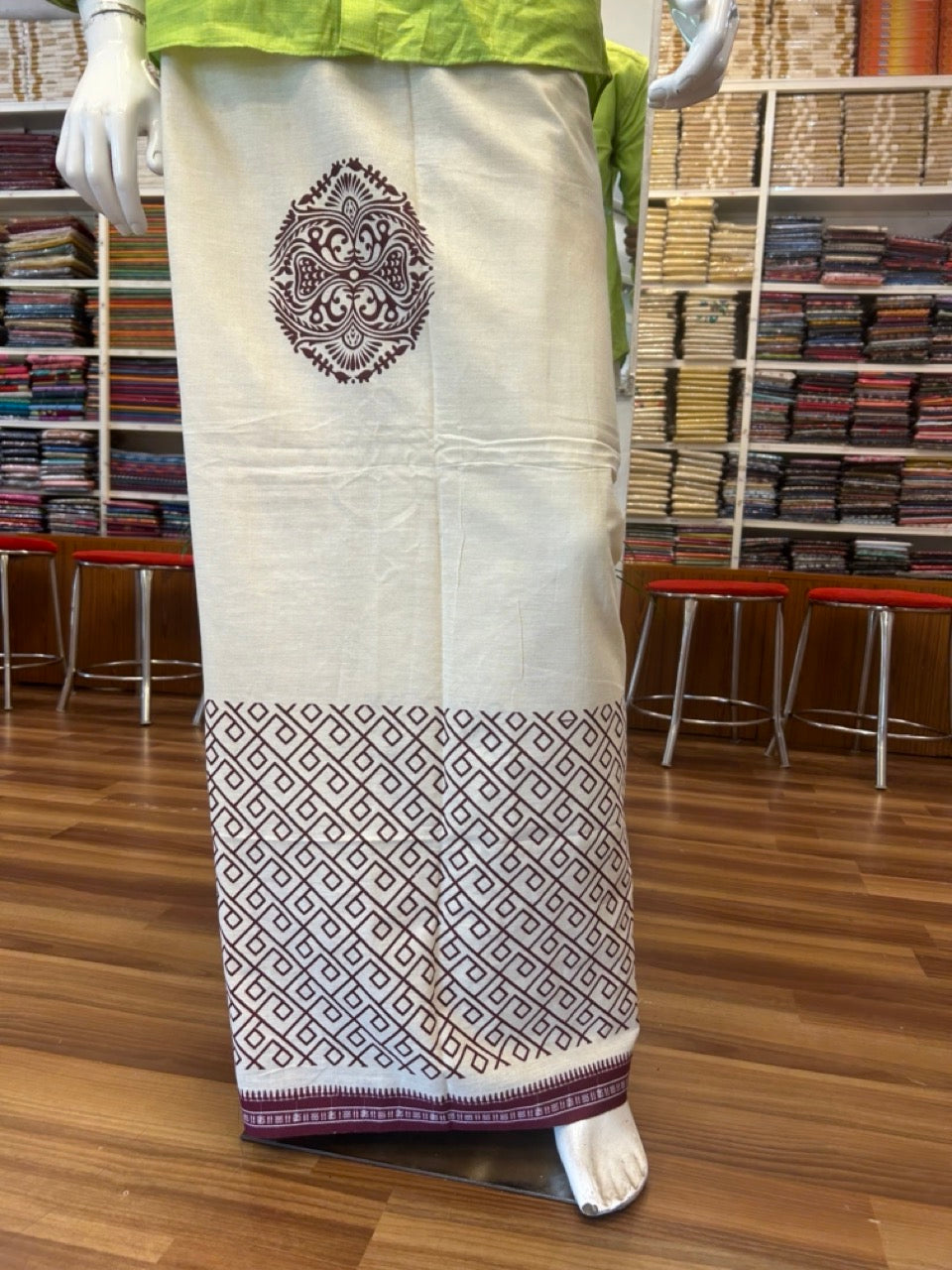 9% Discount !! Kaitharikada Pure Cotton Single OFF WHITE - (Unbleached) Kaily / Lungi - 1.75 inch Maroon Printed Kuppadam Border with OFF WHITE colour body (2 meter / 4 muzham)- 3KK8022 AS