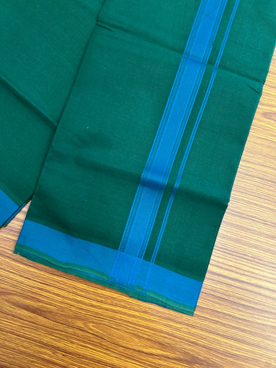 19% Discount!!! Kaitharikada - Single Kaily / Lungi - 1.25 inch Peacock Blue Pattern striped kara with Bottle Green colour body (2 meter / 4 muzham) - 43 KK8035 GAN