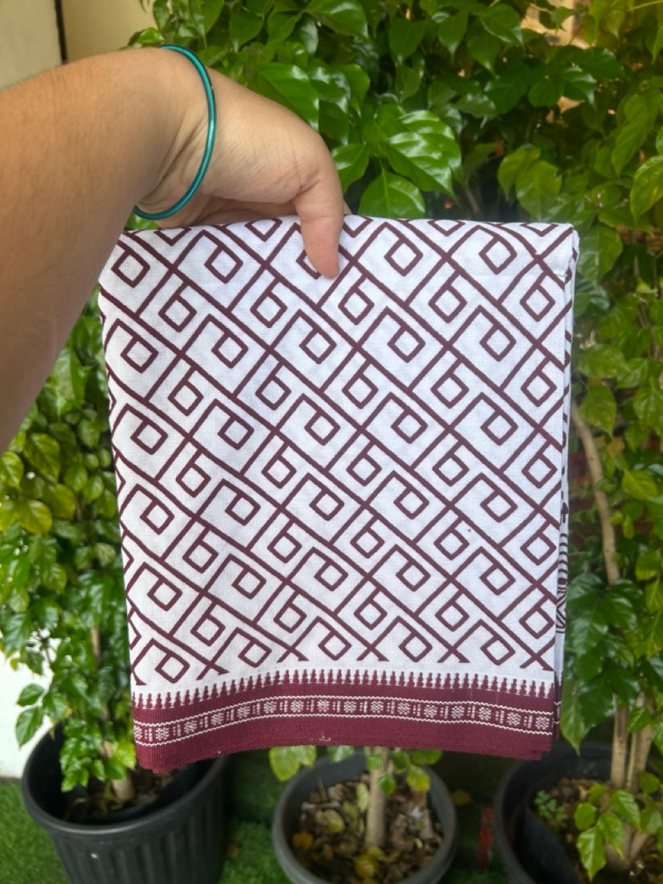 7% Discount!!! Kaitharikada Pure Cotton - Single Kaily / Lungi -1.75 inch Maroon Printed Kuppadam Border with White colour body (2 meter / 4 muzham) - 7KK8022 AS