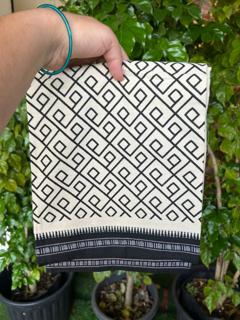 9% Discount !! Kaitharikada Pure Cotton Single OFF WHITE - (Unbleached) Kaily / Lungi - 1.75 inch Black Printed Kuppadam Border with OFF WHITE colour body (2 meter / 4 muzham)- 1KK8022 AS
