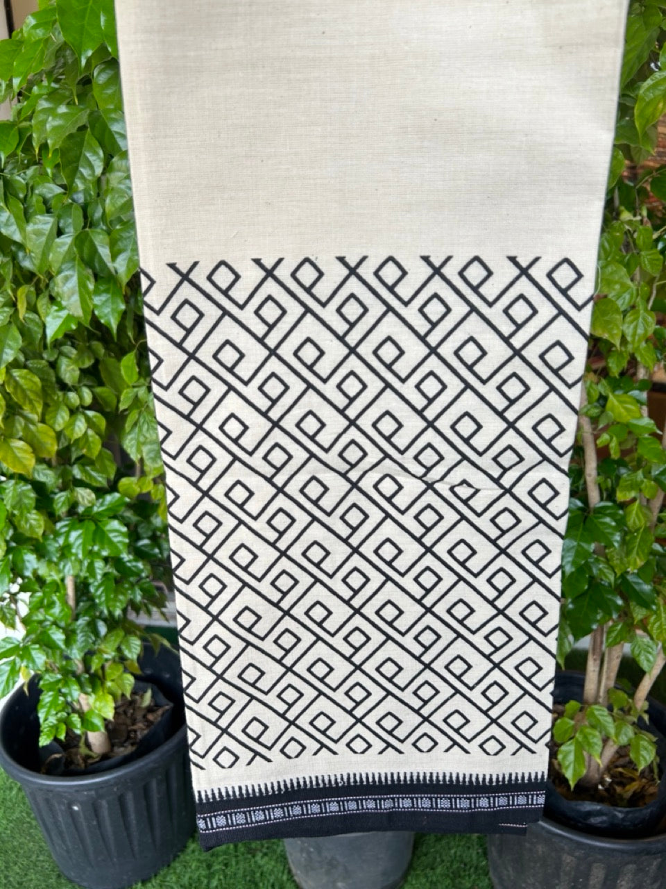 9% Discount !! Kaitharikada Pure Cotton Single OFF WHITE - (Unbleached) Kaily / Lungi - 1.75 inch Black Printed Kuppadam Border with OFF WHITE colour body (2 meter / 4 muzham)- 1KK8022 AS