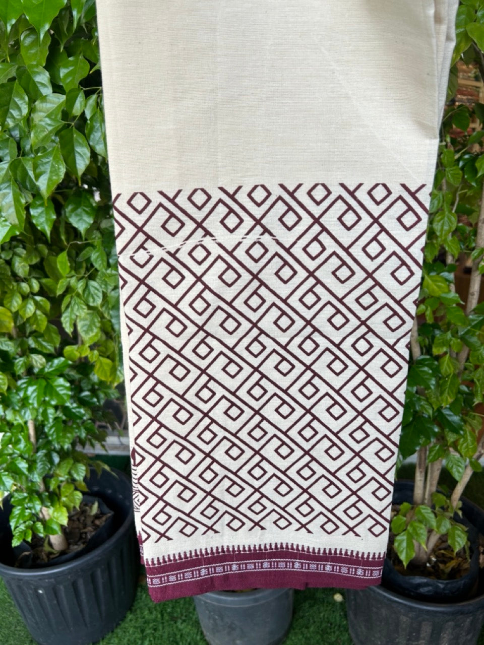 9% Discount !! Kaitharikada Pure Cotton Single OFF WHITE - (Unbleached) Kaily / Lungi - 1.75 inch Maroon Printed Kuppadam Border with OFF WHITE colour body (2 meter / 4 muzham)- 3KK8022 AS