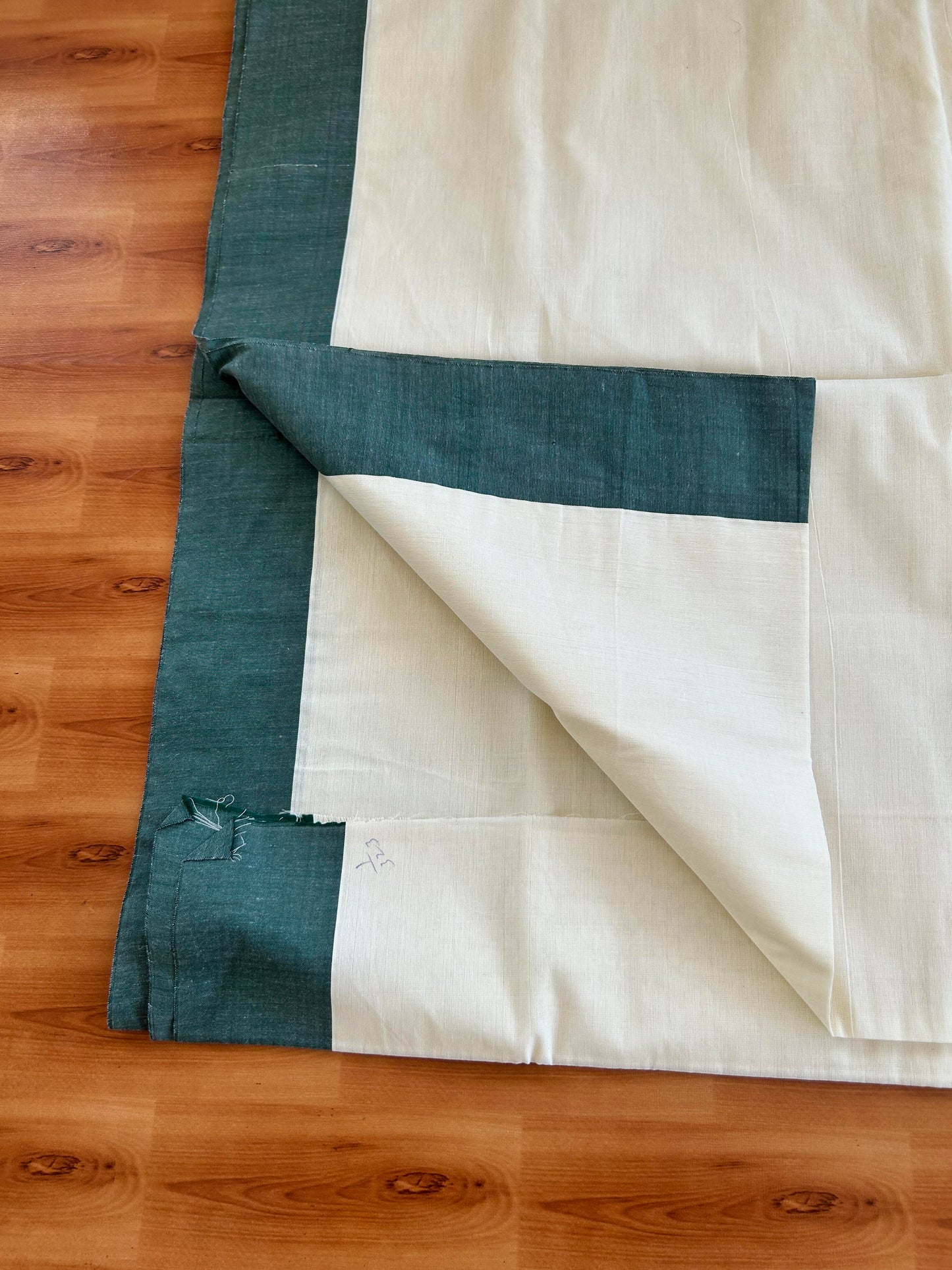 25% Discount! Kaitharikada Kerala Traditional Saree Off white- Mixed Cotton Saree - 3 Inch Pallu - Dark Green Kara - 44 KK7000 PMC