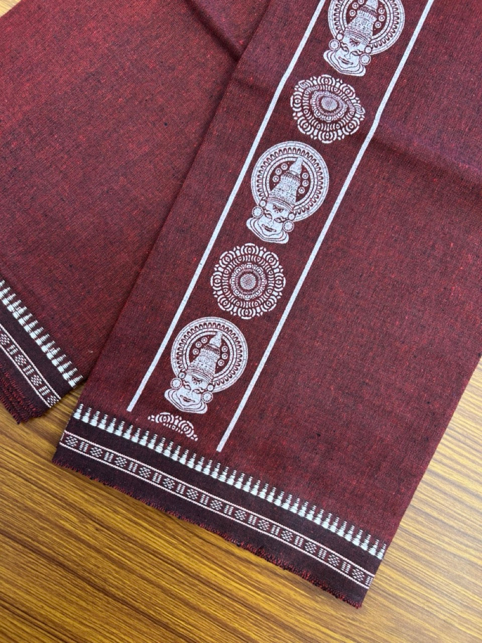 Kaitharikada - Polyster + Cotton - 20s twisted - Single Kaily / Lungi - 2.75 inch White Kadhakali Printed Kuppadam Border with Maroon colour body (2 meter / 4 muzham) - 59 KK8035 GAN