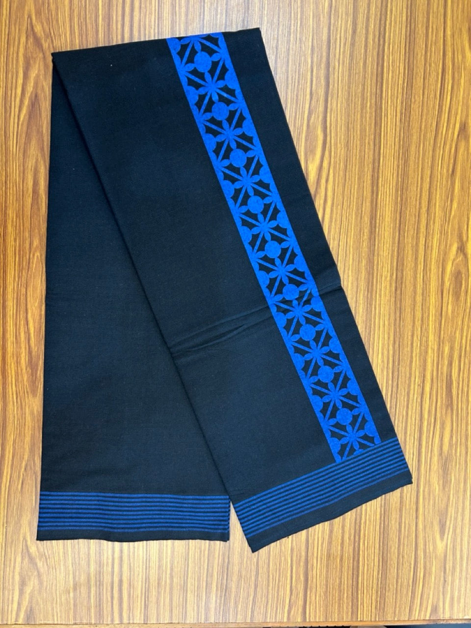 Kaitharikada - Polyster + Cotton - 20s twisted - Single Kaily / Lungi - 2.5 inch Blue Printed with Black colour body (2 meter / 4 muzham) - 69 KK8035 GAN
