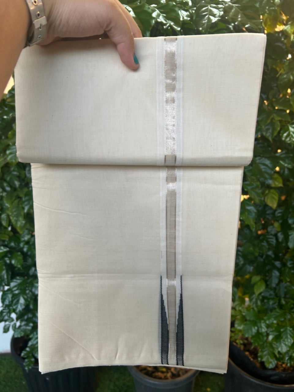 25% Discount ! KaithariKada Handloom Millpaav Balaramapuram - 100% Pure Cotton Off White Double - (Unbleached) Mundu/Dothi - 80X90 - 1 inch Puliyilakkara Silver Kasavu & Black chutty Kara 4 mtr (8.5 Muzham) - 126 KK5236 RAM
