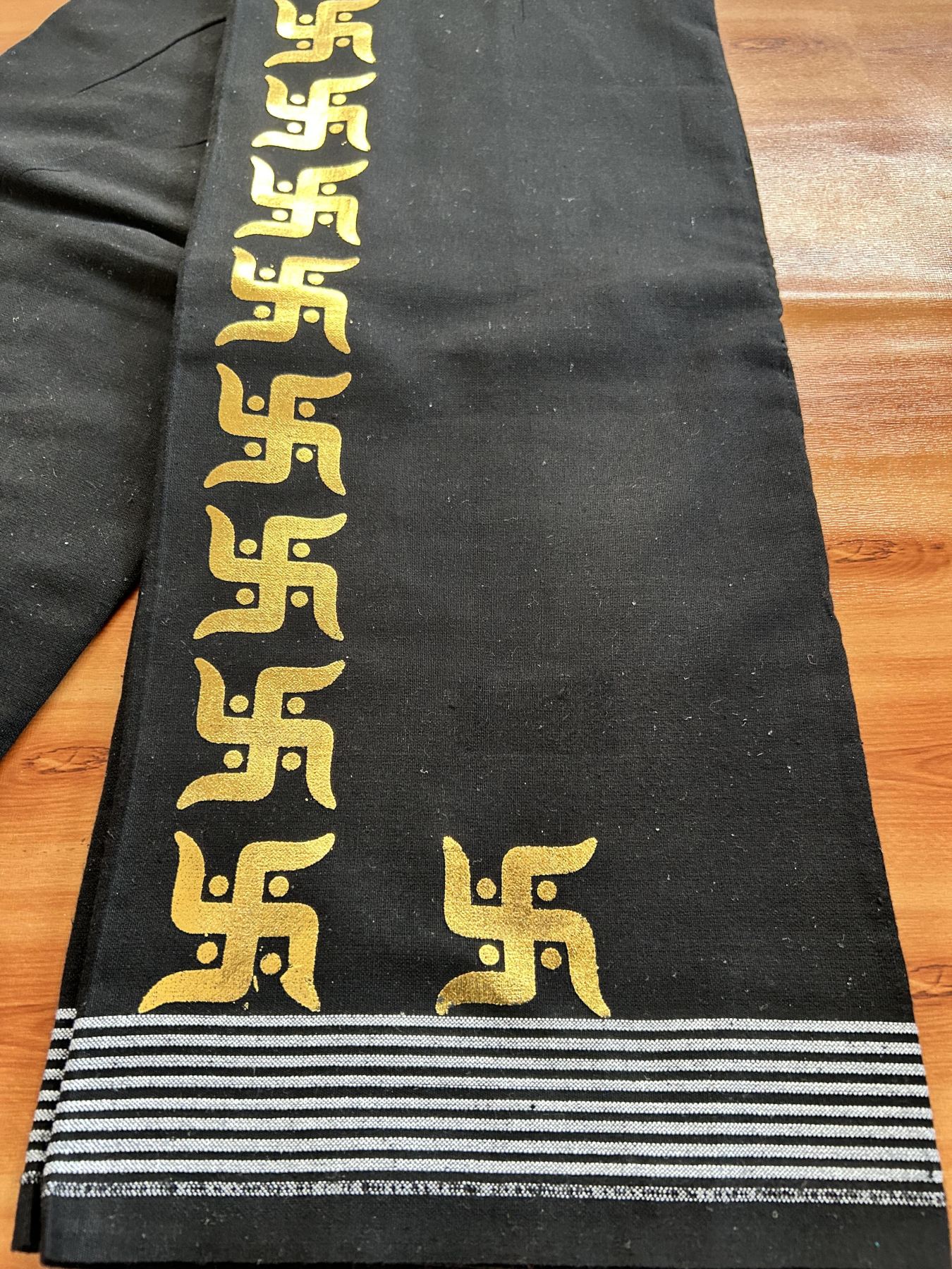 Kaitharikada - Single Kaily / Lungi - Mixed Cotton - 40s twisted - 1.25 inch Gold Kasav Swastik Printed Design Kara with Black colour body (2 meter / 4 muzham) - 5 KK8061 GAN
