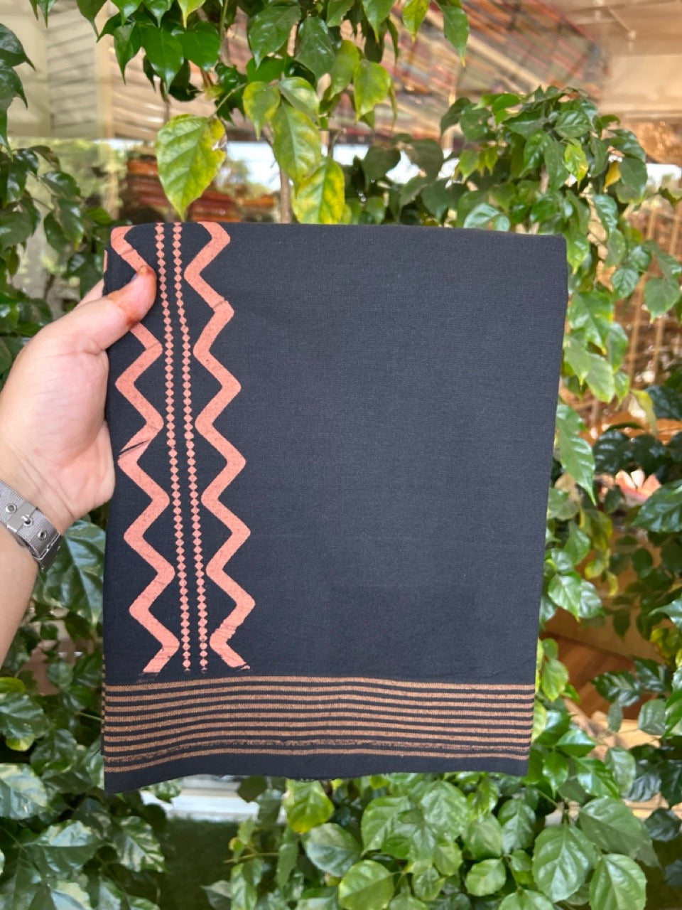 Kaitharikada - Polyster + Cotton - 20s twisted - Single Kaily / Lungi - 2.5 inch Brown Printed with Black colour body (2 meter / 4 muzham) - 71 KK8035 GAN