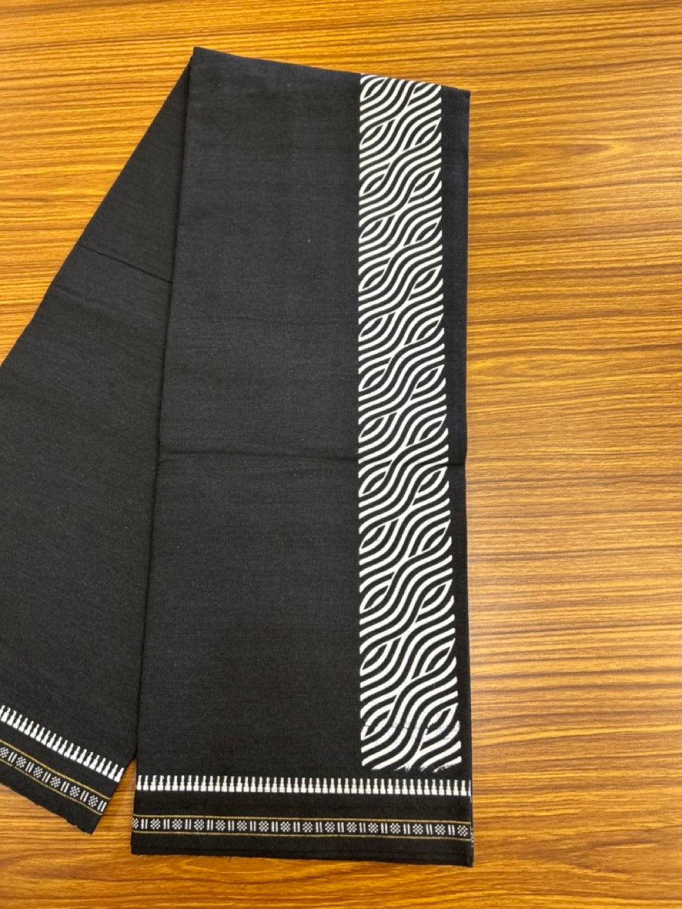 Kaitharikada - Single Kaily / Lungi - Polyster + Cotton - 20s twisted - 2.5 inch White Design printed kuppadam kara with Black colour body - 95 KK8035 GAN