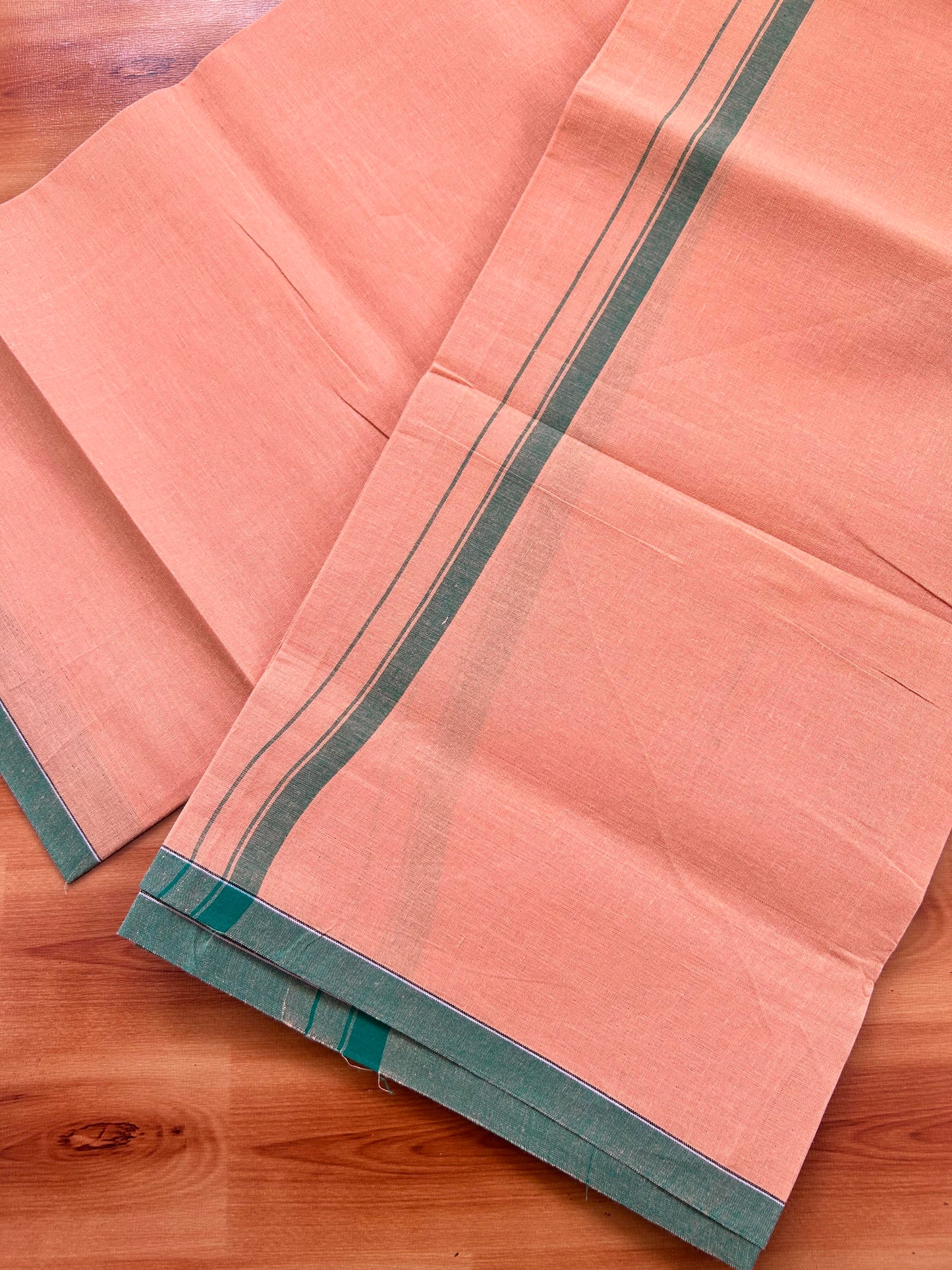 Single Kaily / Lungi- Kaitharikada - Pure Cotton - (40s) - 0.5 inch Green Shaded Kara with Kavi colour body (2 meter / 4 muzham) - 26 KK8062 GAN