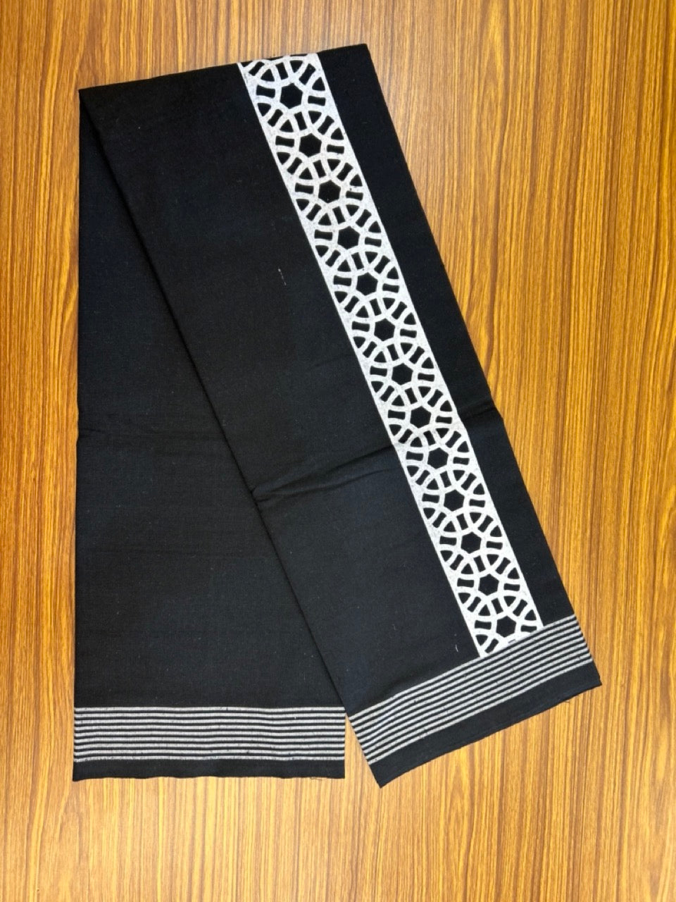 Kaitharikada - Single Kaily / Lungi - Polyster + Cotton - 20s twisted - 2.5 inch White Design printed kara with Black colour body - 106 KK8035 GAN