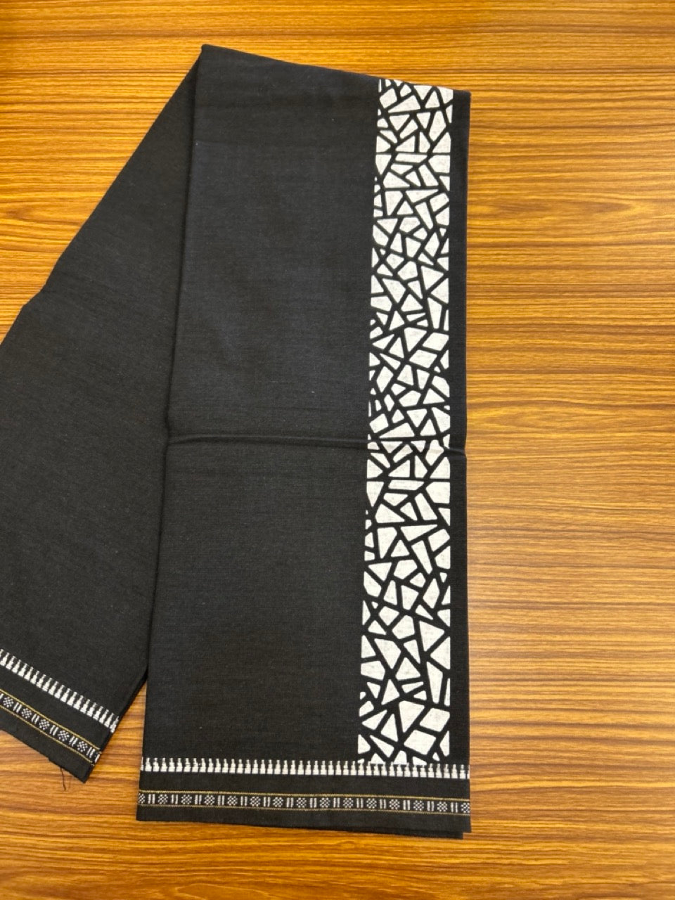 Kaitharikada - Single Kaily / Lungi - Polyster + Cotton - 20s twisted - 2.5 inch White Design printed kuppadam kara with Black colour body - 97 KK8035 GAN