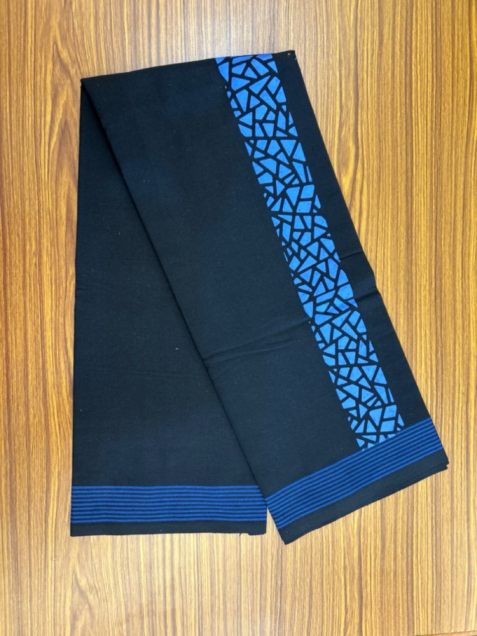 Kaitharikada - Single Kaily / Lungi - Polyster + Cotton - 20s twisted - 2.5 inch Dark Blue Design printed kara with Black colour body - 108 KK8035 GAN