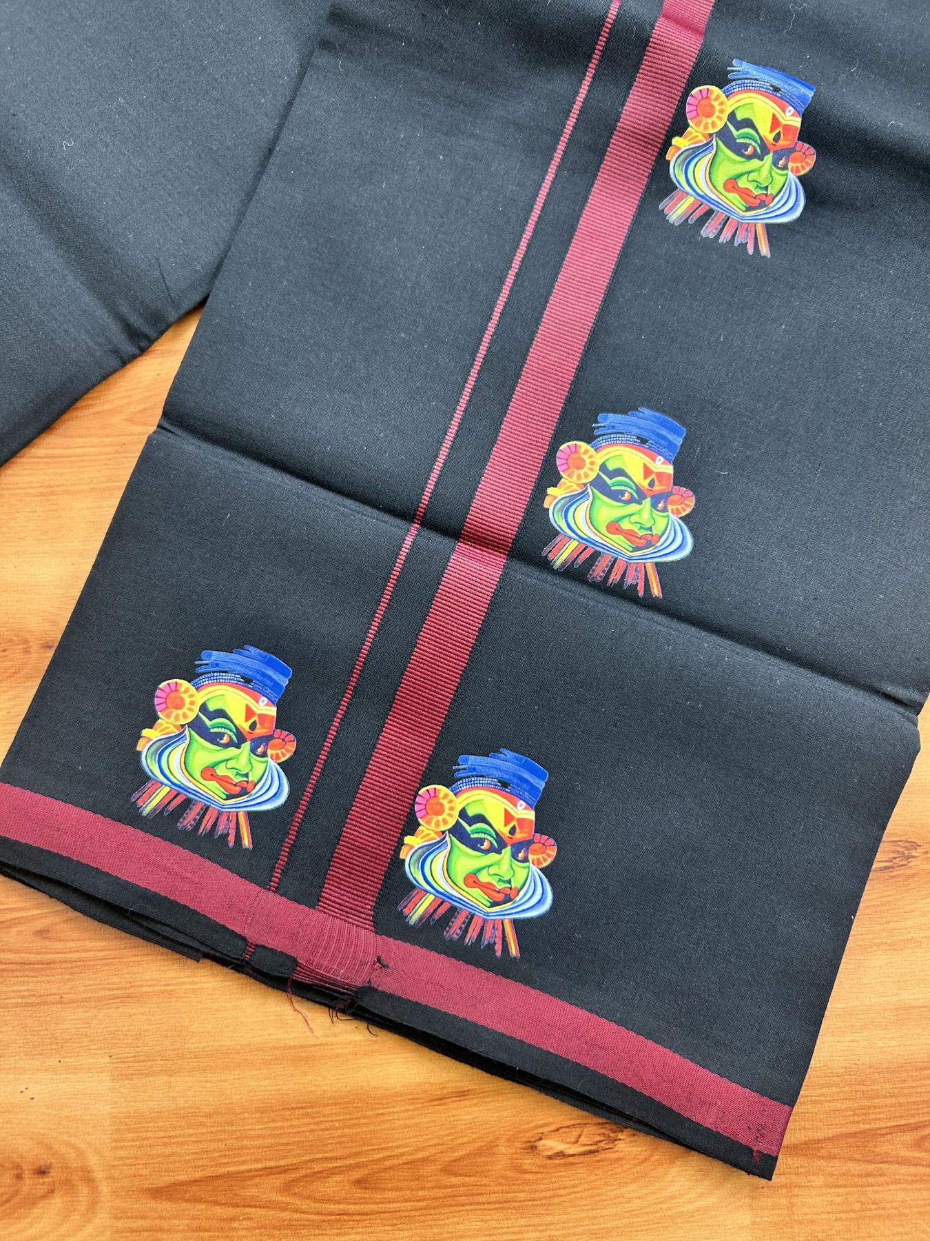Single Kaily / Lungi- 20% Discount !! Kaitharikada - Pure Cotton - (40s) - 0.5 inch Maroon Kathakali Printed Design Kara with Black colour Body (2 meter / 4 muzham) - 16 KK8062 GAN