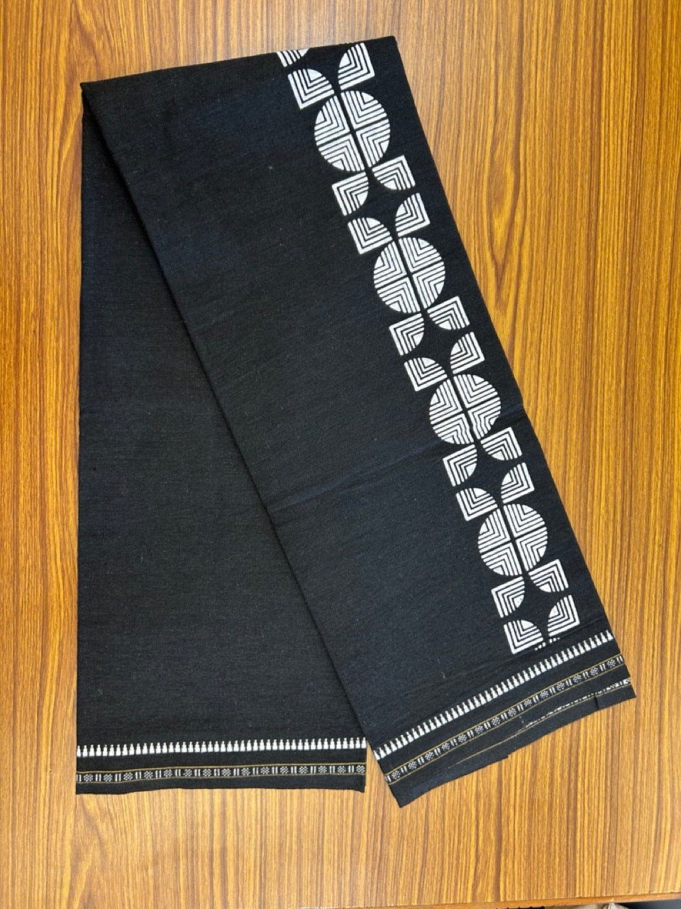 Kaitharikada - Single Kaily / Lungi - Polyster + Cotton - 20s twisted - 2.5 inch White Design printed kuppadam kara with Black colour body - 99 KK8035 GAN